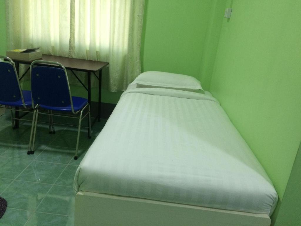 Nay Chi Lin Hotel Pathein Екстер'єр фото