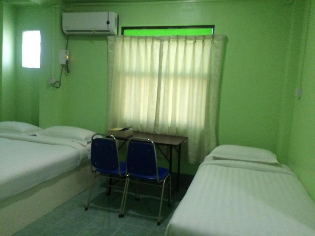 Nay Chi Lin Hotel Pathein Екстер'єр фото