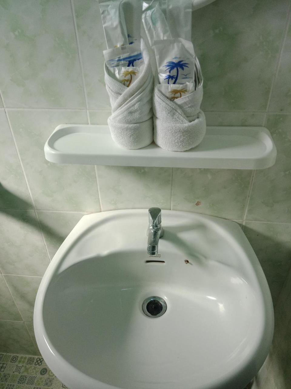 Nay Chi Lin Hotel Pathein Екстер'єр фото