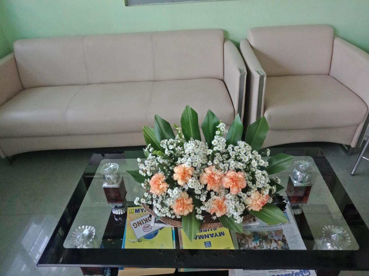Nay Chi Lin Hotel Pathein Екстер'єр фото