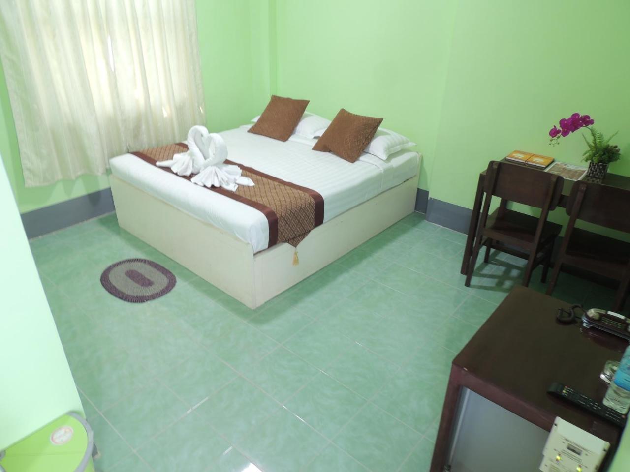 Nay Chi Lin Hotel Pathein Екстер'єр фото