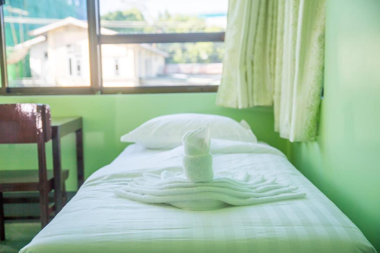 Nay Chi Lin Hotel Pathein Екстер'єр фото