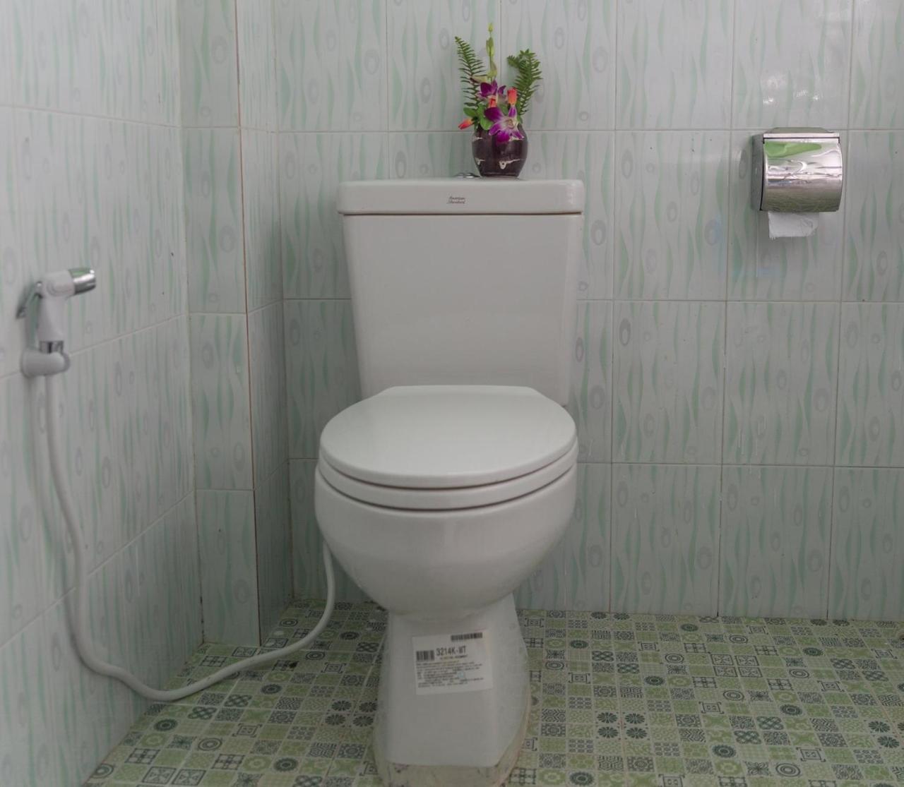 Nay Chi Lin Hotel Pathein Екстер'єр фото