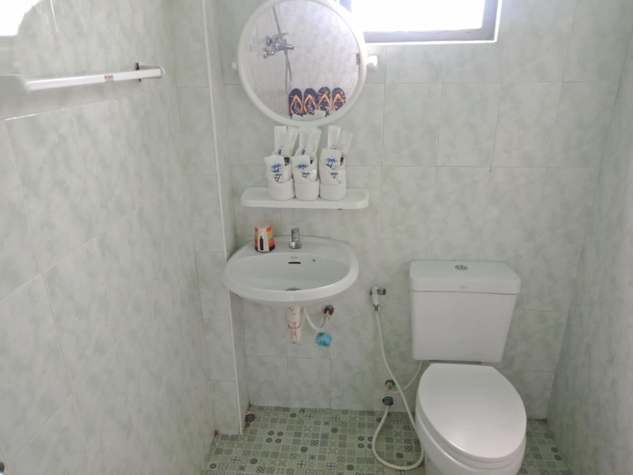 Nay Chi Lin Hotel Pathein Екстер'єр фото