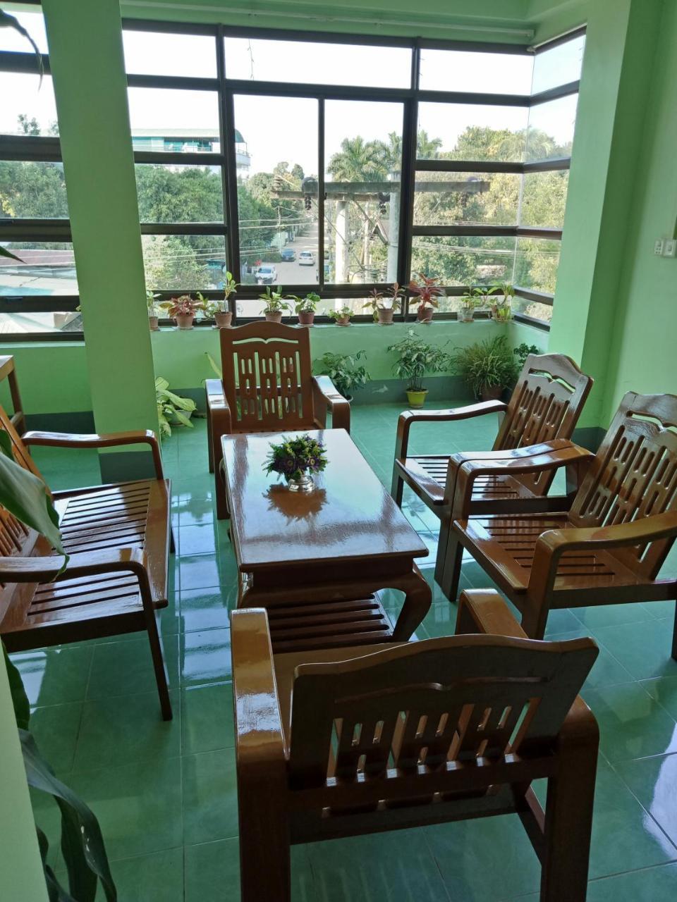 Nay Chi Lin Hotel Pathein Екстер'єр фото
